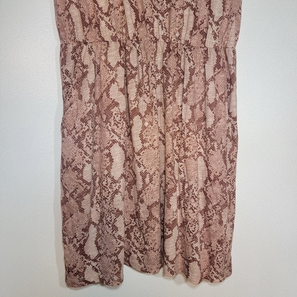 H&m pink snakeskin pattern casual wear dress. Size S - Picture 6 of 8
